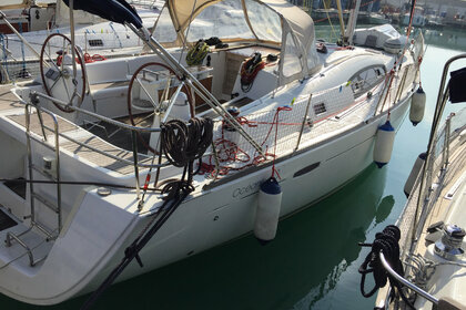 Hire Sailboat BENETEAU OCEANIS 43 Cugnana Verde
