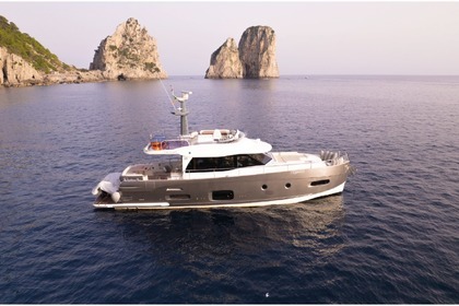 Location Yacht Azimut Magellano 53 fly Castellammare di Stabia