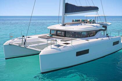 Charter Catamaran Lagoon-Bénéteau Lagoon 43 - 4 + 2 cab. Marina Frapa