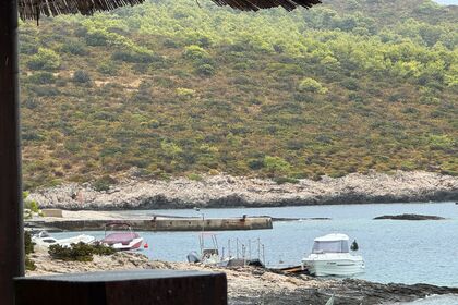 Charter Motorboat Jaanit 540 Split