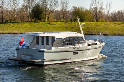 Hire Motorboat  Linssen 30 SL Sedan Werder