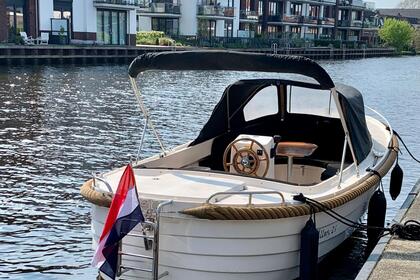 Charter Boat without licence  Crescent Allure, Cremo S21 Leiden