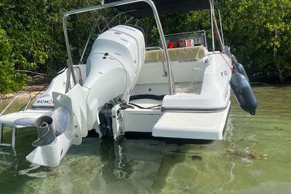 Charter Motorboat Beneteau Flyer 7.7 Le Gosier