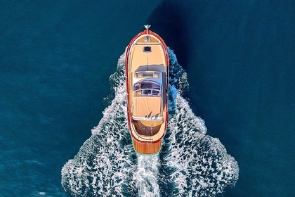 Charter Motorboat Tecnonautica 750/G Classic Sorrento