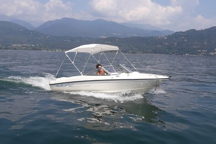 Charter Motorboat Bayliner 175 Baveno