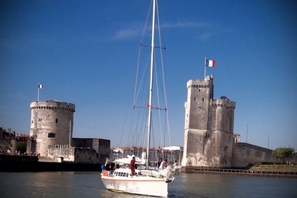 Hire Sailboat Chantier JP BROEDERS EZCURRA La Rochelle