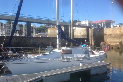Charter Sailboat BENETEAU FIRST 305 Loctudy