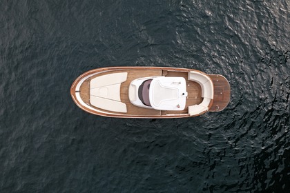 Verhuur Motorboot Gozzo Libeccio 30WA Positano