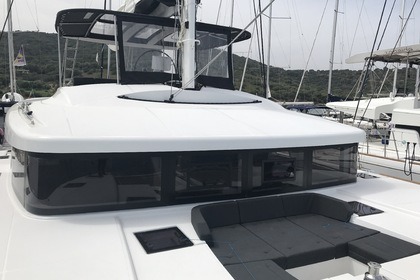 Rental Catamaran Lagoon Lagoon 52F - 6 cab Marigot