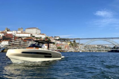 Hire Motorboat Invictus Yachts GT370 Porto