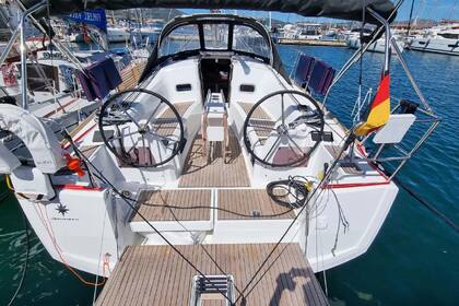 Hyra båt Segelbåt Jeanneau Sun Odyssey 349 - 2 cab. Golfo Aranci