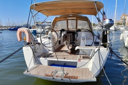 Hire Sailboat Dufour 380 GL Hyères