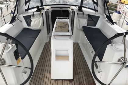 Noleggio Barca a vela BENETEAU OCEANIS 35.1 Castiglioncello