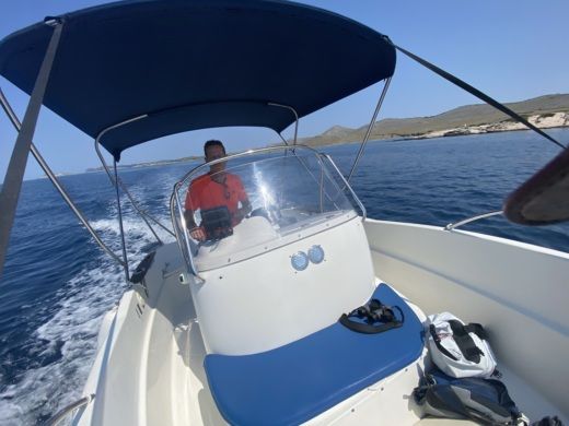 Poschiane Motorboat QUICKSILVER Flamingo 525 alt tag text