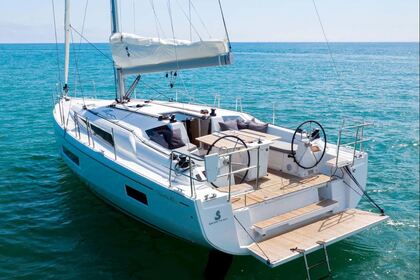 Charter Sailboat  Oceanis 40.1 (3cab) Cugnana Verde