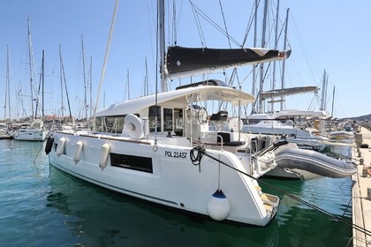 Hire Catamaran Lagoon-Bénéteau Lagoon 40 - 4 + 2 cab Biograd na Moru