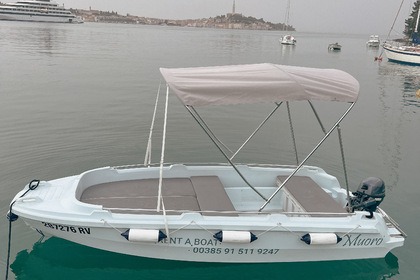 Hire Motorboat Roto withaut licence 450 Rovinj