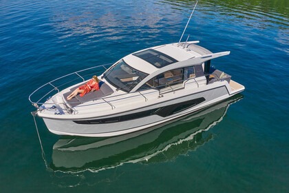Rental Motorboat  Sealine C335 Pula