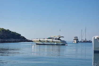 Charter Motorboat Fiart Mare 40 Genius Bari