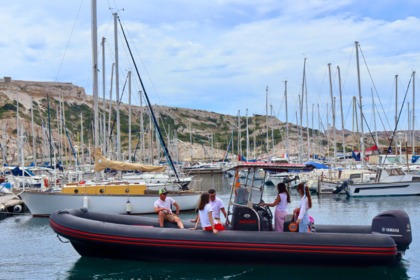 Hire RIB CAPELLI Tempest 900 Marseille