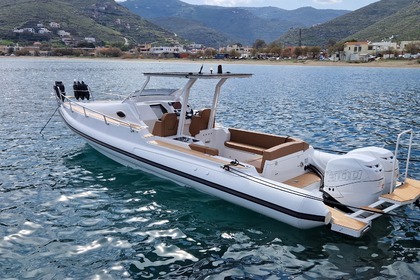 Location Semi-rigide Storm 900 cabin Lavrio Port
