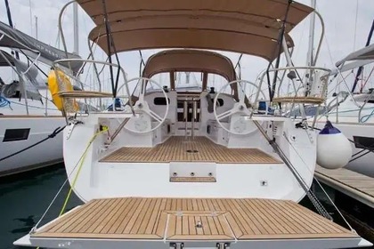 Hire Sailboat  Elan 410 La Trinité-sur-Mer