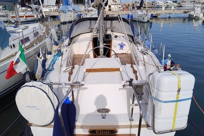 Rental Sailboat Westerly Westerly 33 Ketch Pegli