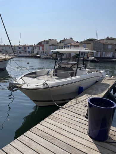 Grimaud Motorboat Jeanneau Cap Camarat 9CC alt tag text