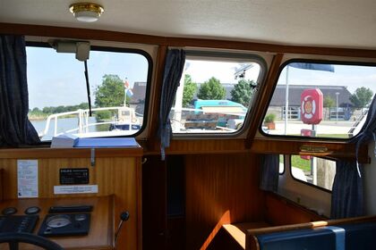 Verhuur Woonboot Rogger 1000 Salon IJsselstein