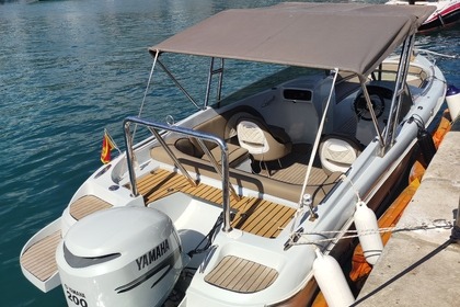 Hire Motorboat Tullio Abbate Budva