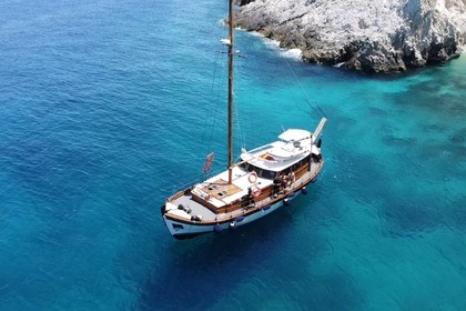 Hire Motorboat Traditional Mediterranean Cruiser Porto Cheli