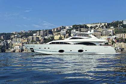 Verhuur Motorboot Ferretti Ferretti 97 Napels
