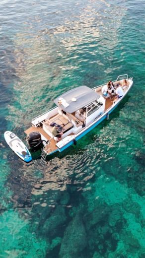 Motorboat Axopar 28 T-top Boot Grundriss