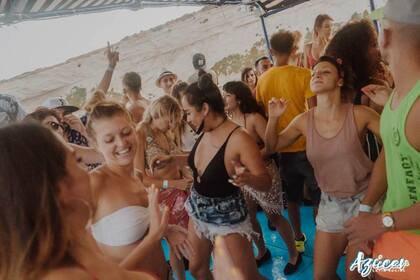 Rental Motorboat Iveco Aifo Carvel Motorship Ċirkewwa