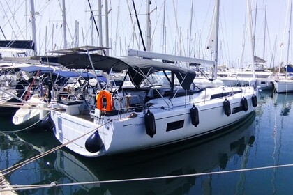 Hire Sailboat Beneteau Oceanis 51.1 Athens