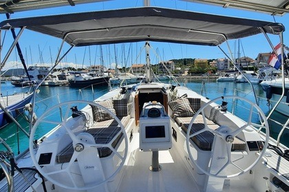 Charter Sailboat Bavaria Cruiser 37 Jezera