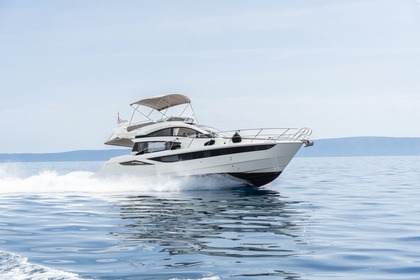Charter Motorboat Galeon 430 skydeck Makarska
