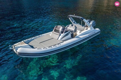 Rental Motorboat MAESTRALE 8.20WA Barcelona