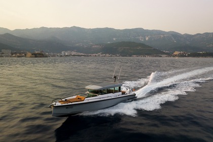 Hire Motorboat Axopar 37 Budva