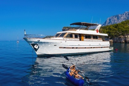 Alquiler Yate a motor CCYD 200 Makarska