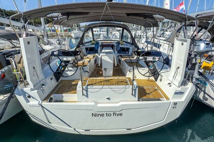 Verhuur Zeilboot Dufour Yachts Dufour 41 Performance - 3 cab. Pula