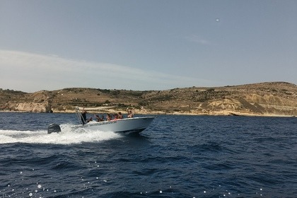 Hire Motorboat Coronet 24 Malta
