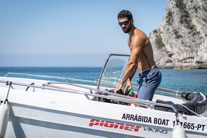Hire Motorboat Viking Pioner Maxi Sesimbra