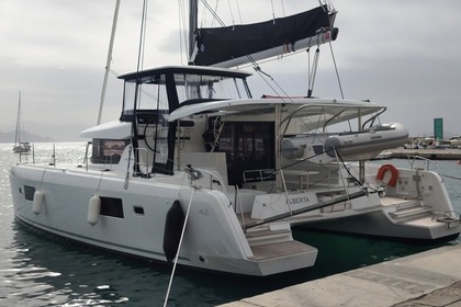 Charter Catamaran Lagoon-Bénéteau Lagoon 42 - 4 + 2 cab. Laurium