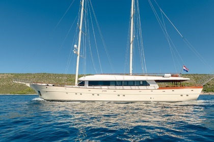 Verhuur Zeiljacht Custom Sailing Yacht Son de Mar Split