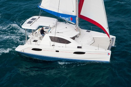 Charter Catamaran  Sunsail 404 Furnari