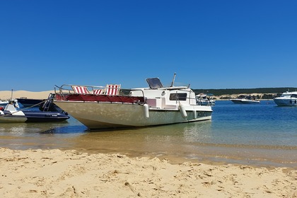 Charter Motorboat Lacaze 8,96 Lège-Cap-Ferret