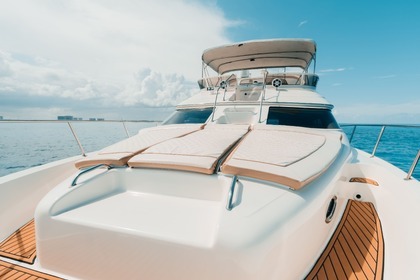Rental Motorboat Sea Ray Flybridge 50ft Cancún